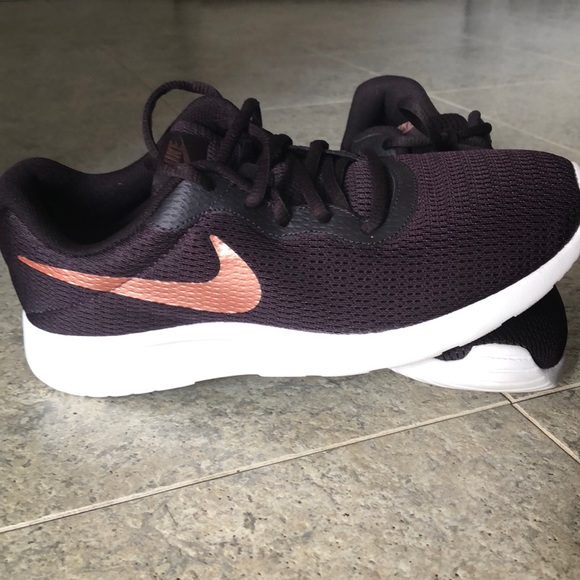 womens nike shoes under $30